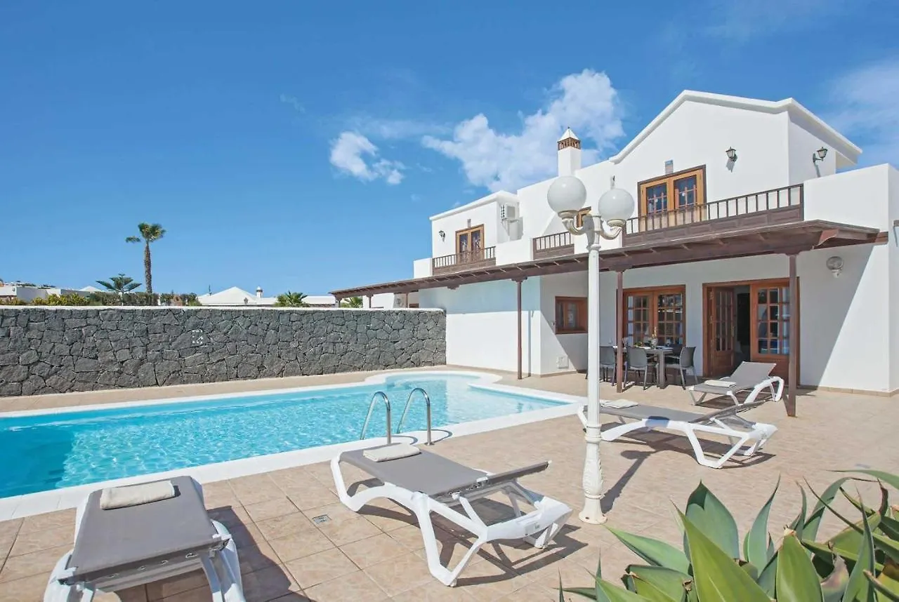 Alexsandra Villa Playa Blanca