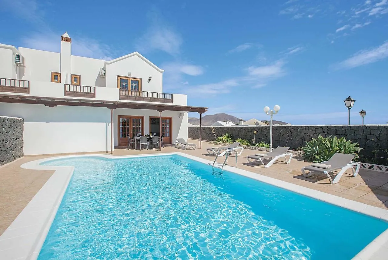 Alexsandra Villa Playa Blanca